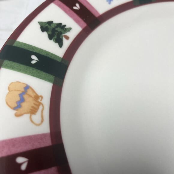 Pfaltzgraff SNOW BEAR Dinner Plate 11" Red Green Trees Mittens Holiday - Picture 3 of 6